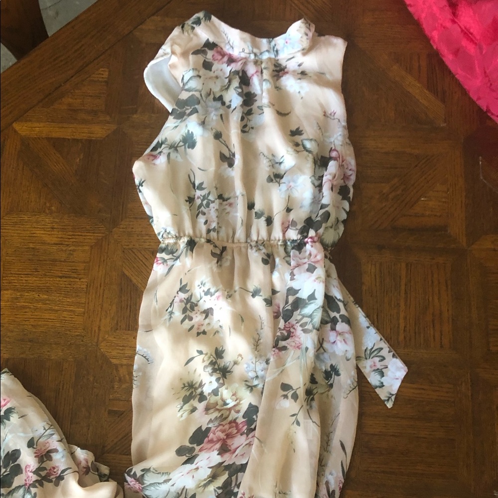 Floral maxi dress! Size small never worn!